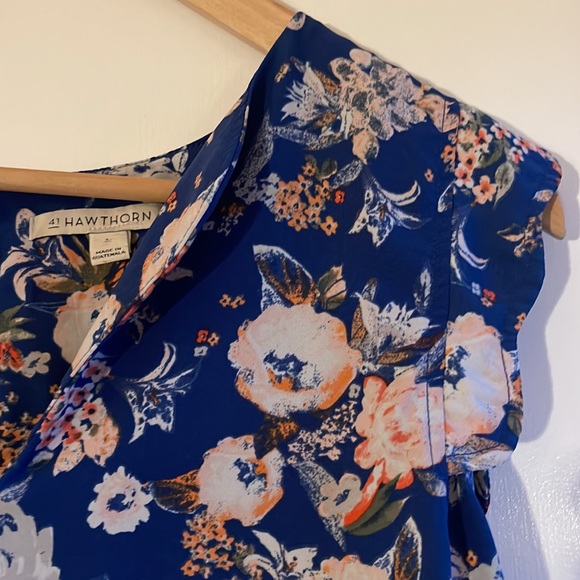 ⭐️ 41 Hawthorn floral top. So cute! Size L - Picture 4 of 6